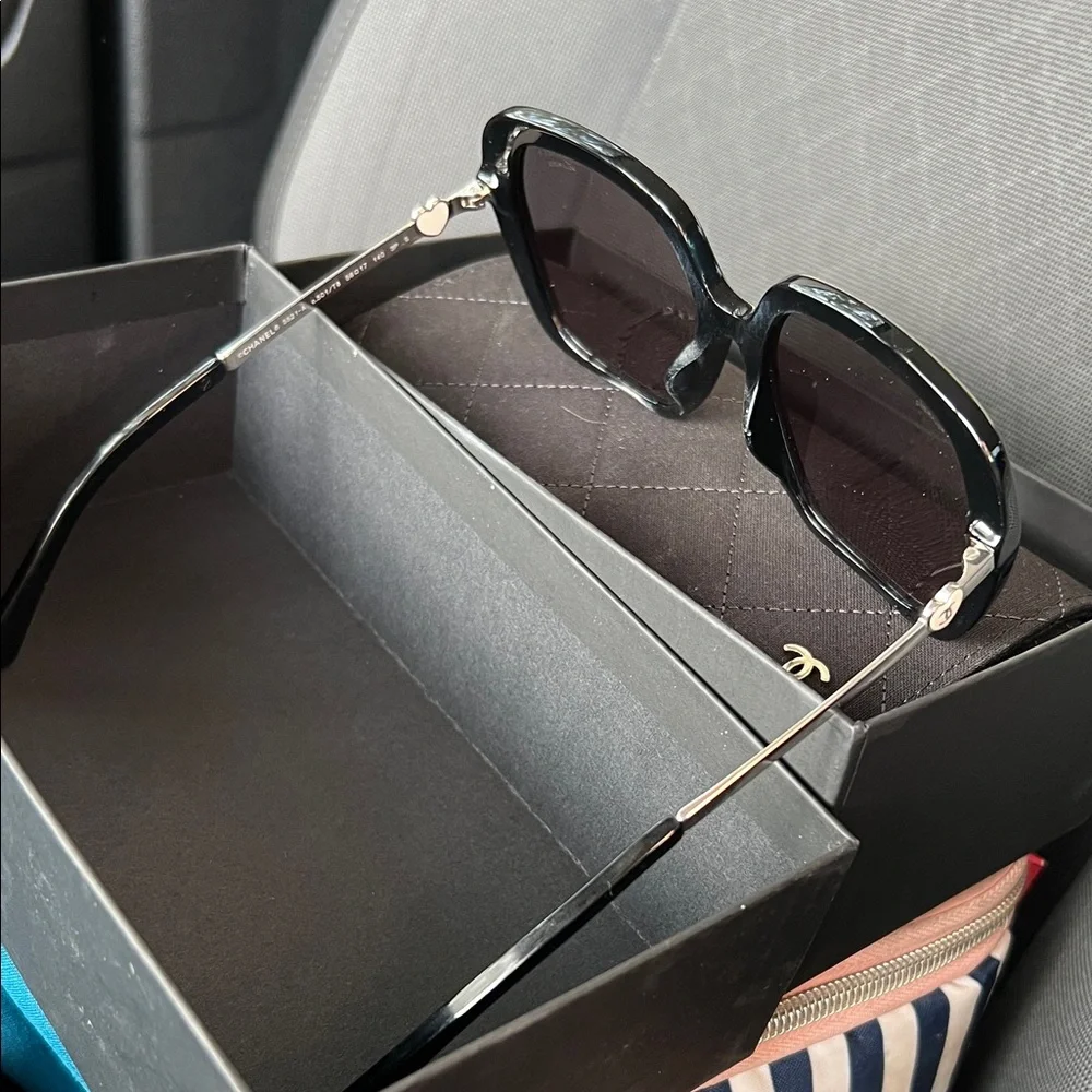 CHANEL Black Oversized Sunglasses - Picture 5 of 6